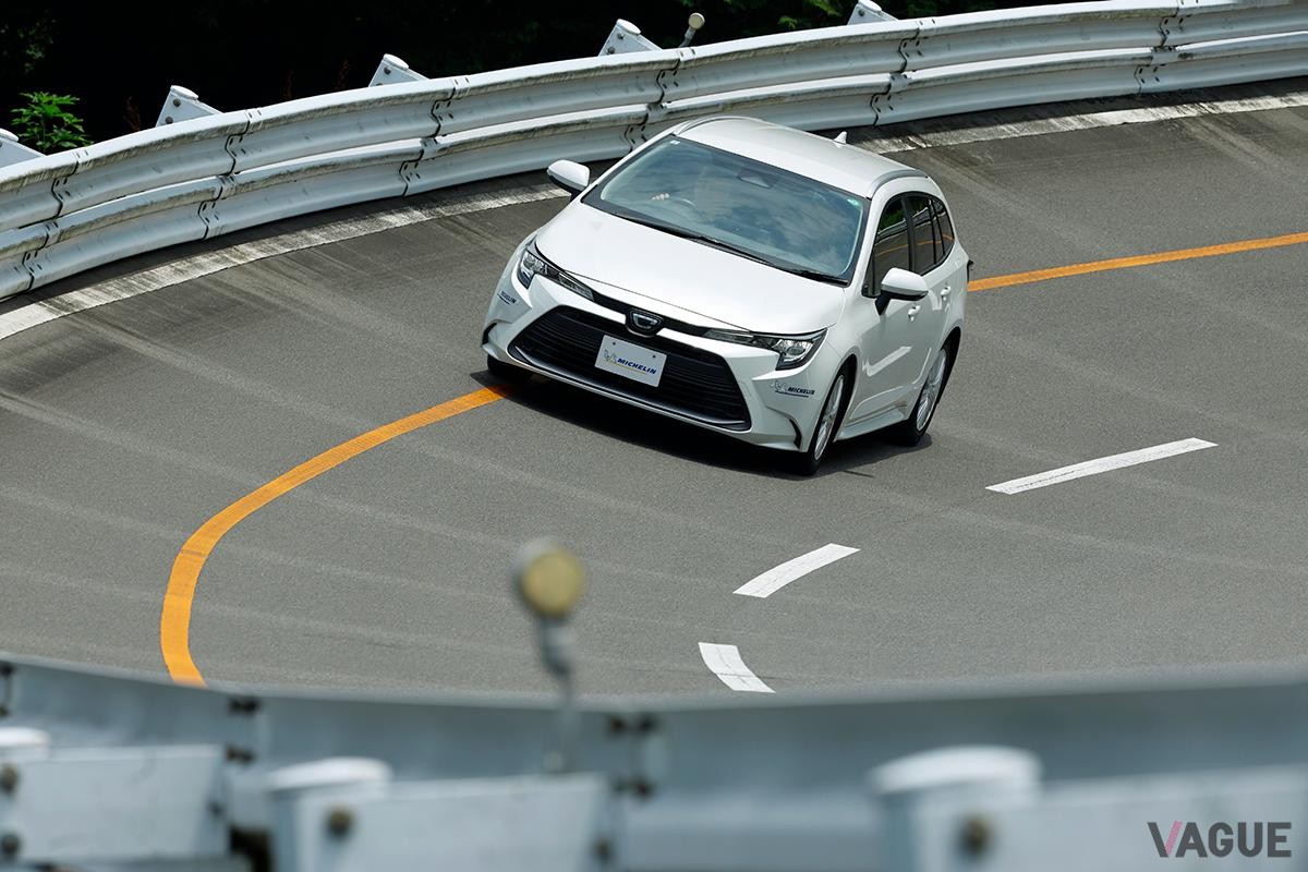 新「クロスクライメート3」で高速周回路を走行