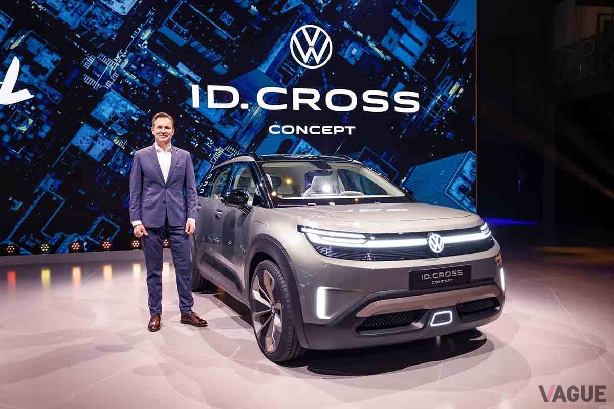 なぜ世界初公開されたフォルクスワーゲン新型「ID.クロス コンセプト」は前輪駆動ベースを採用した!? IAAで明らかになった「VWの方向性」とは