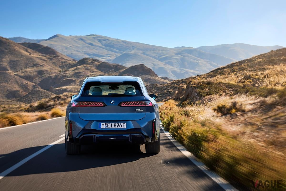 世界初公開されたBMW新型「iX3」