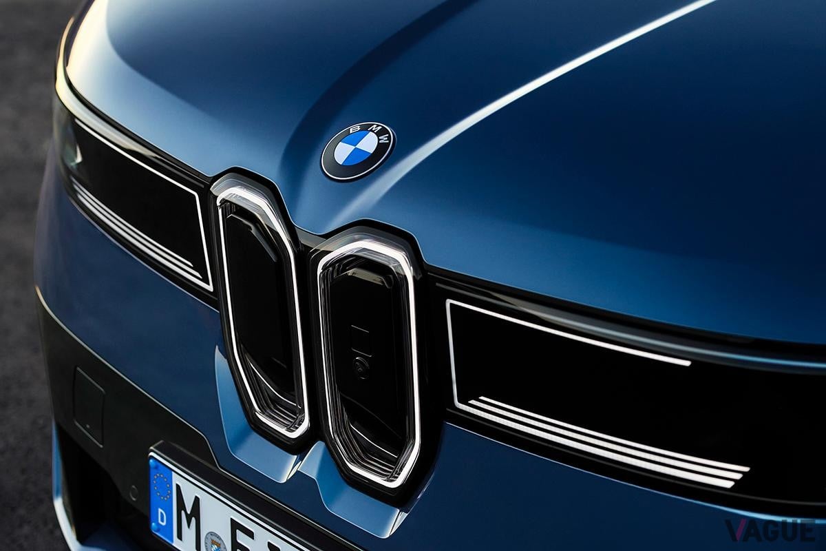 世界初公開されたBMW新型「iX3」
