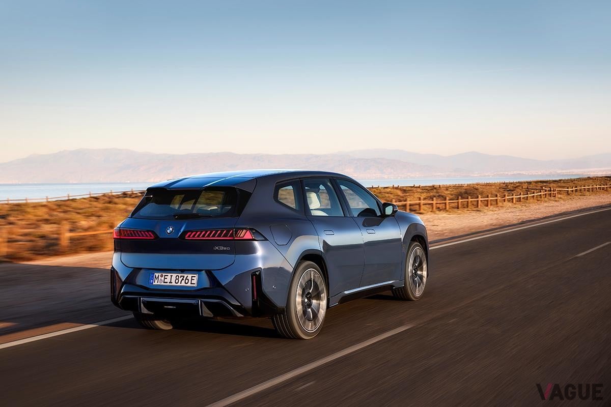 世界初公開されたBMW新型「iX3」