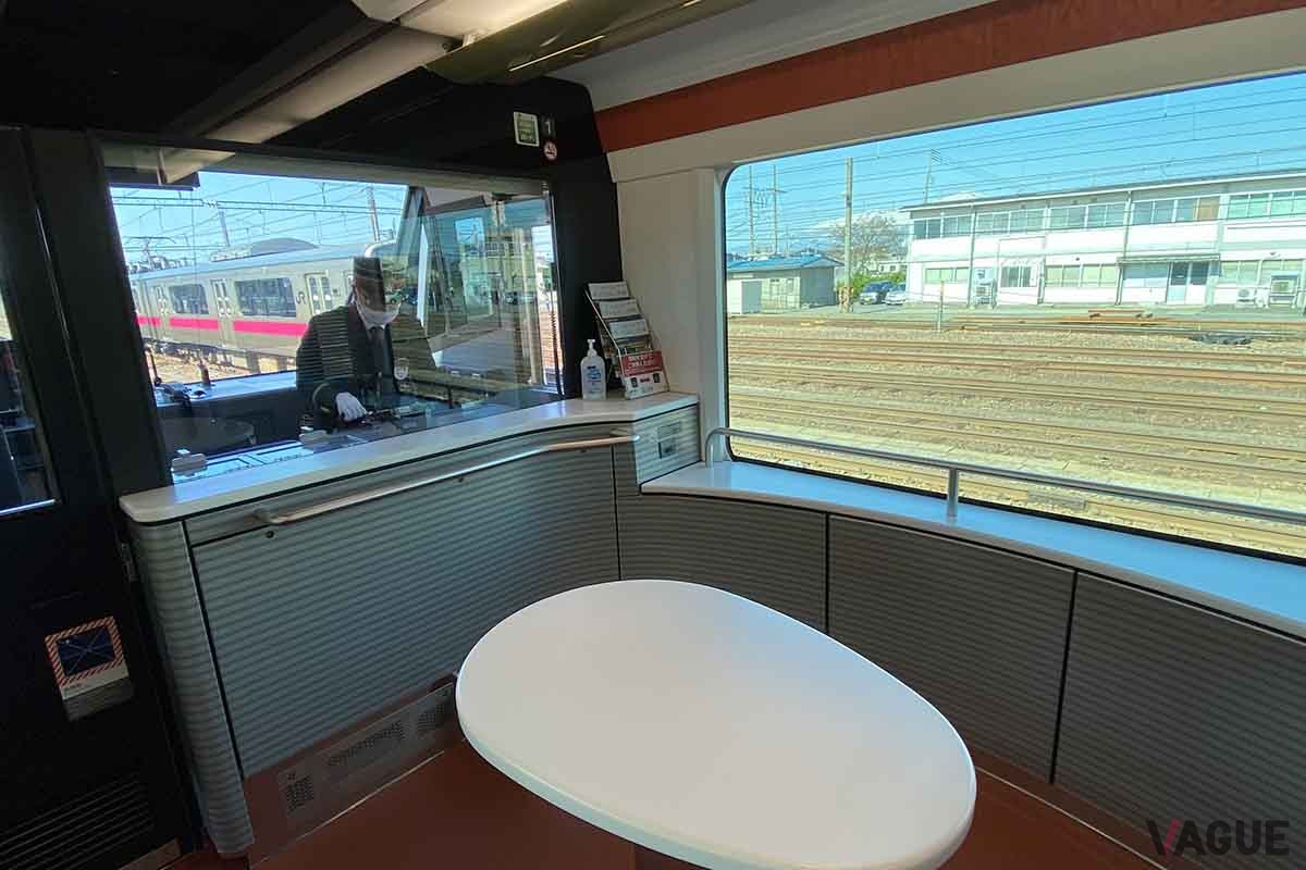新潟駅と酒田駅（山形県）を結ぶ観光列車「海里」の1号車