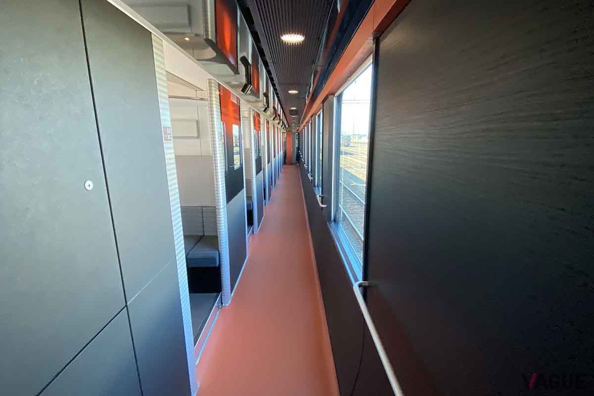 新潟駅と酒田駅（山形県）を結ぶ観光列車「海里」