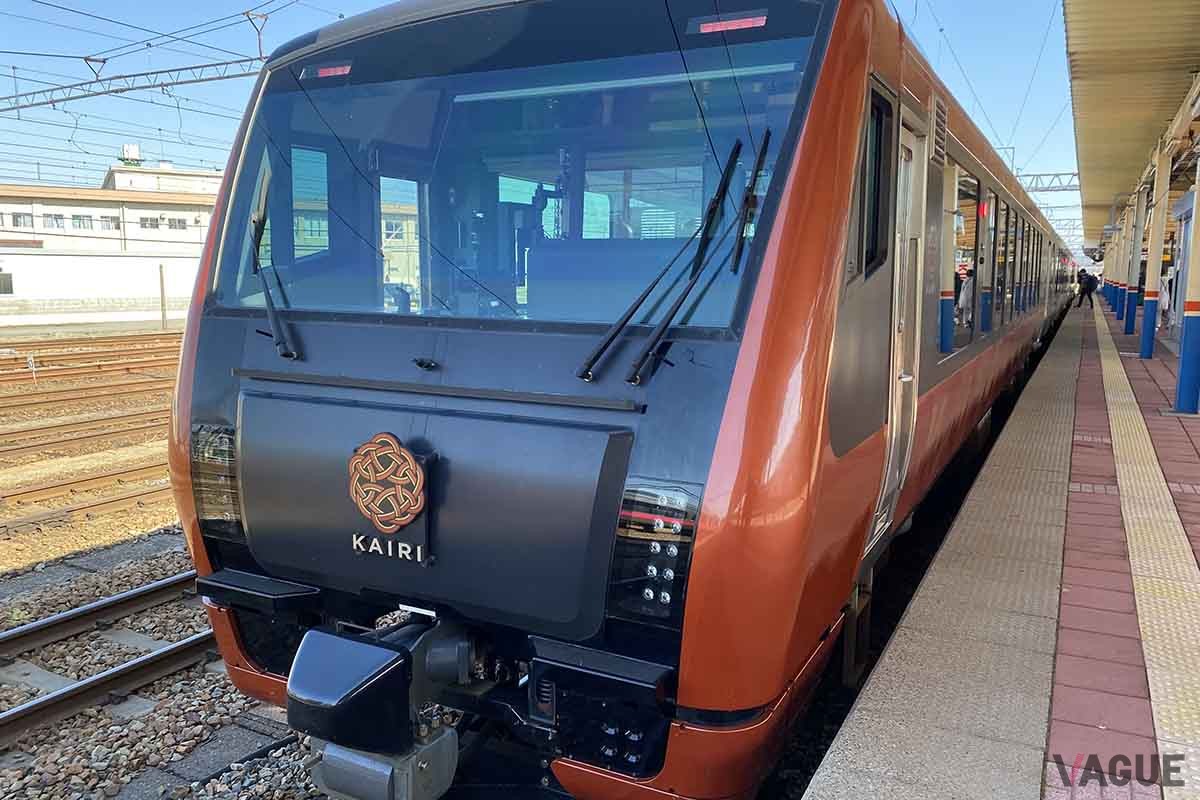 新潟駅と酒田駅（山形県）を結ぶ観光列車「海里」