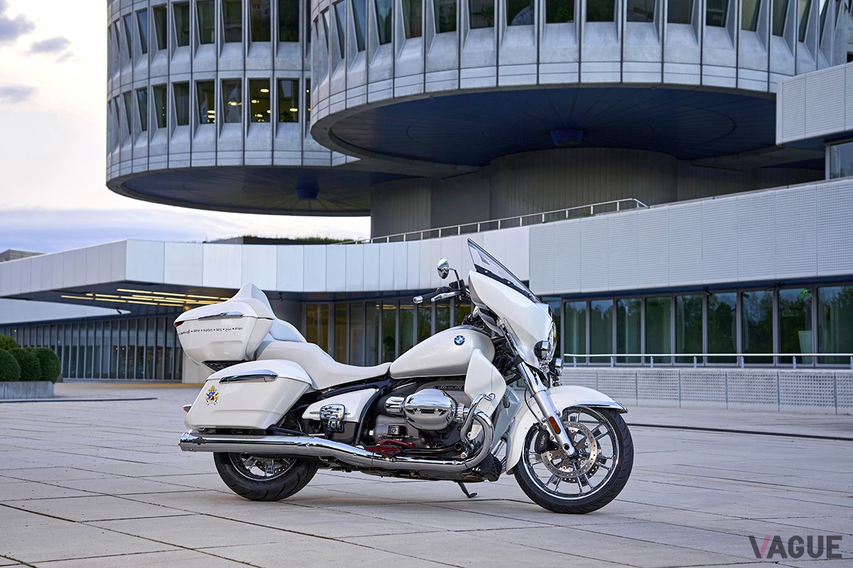 ローマ教皇レオ14世に贈呈された特別仕様のBMWモトラッド「R18トランスコンチネンタル」