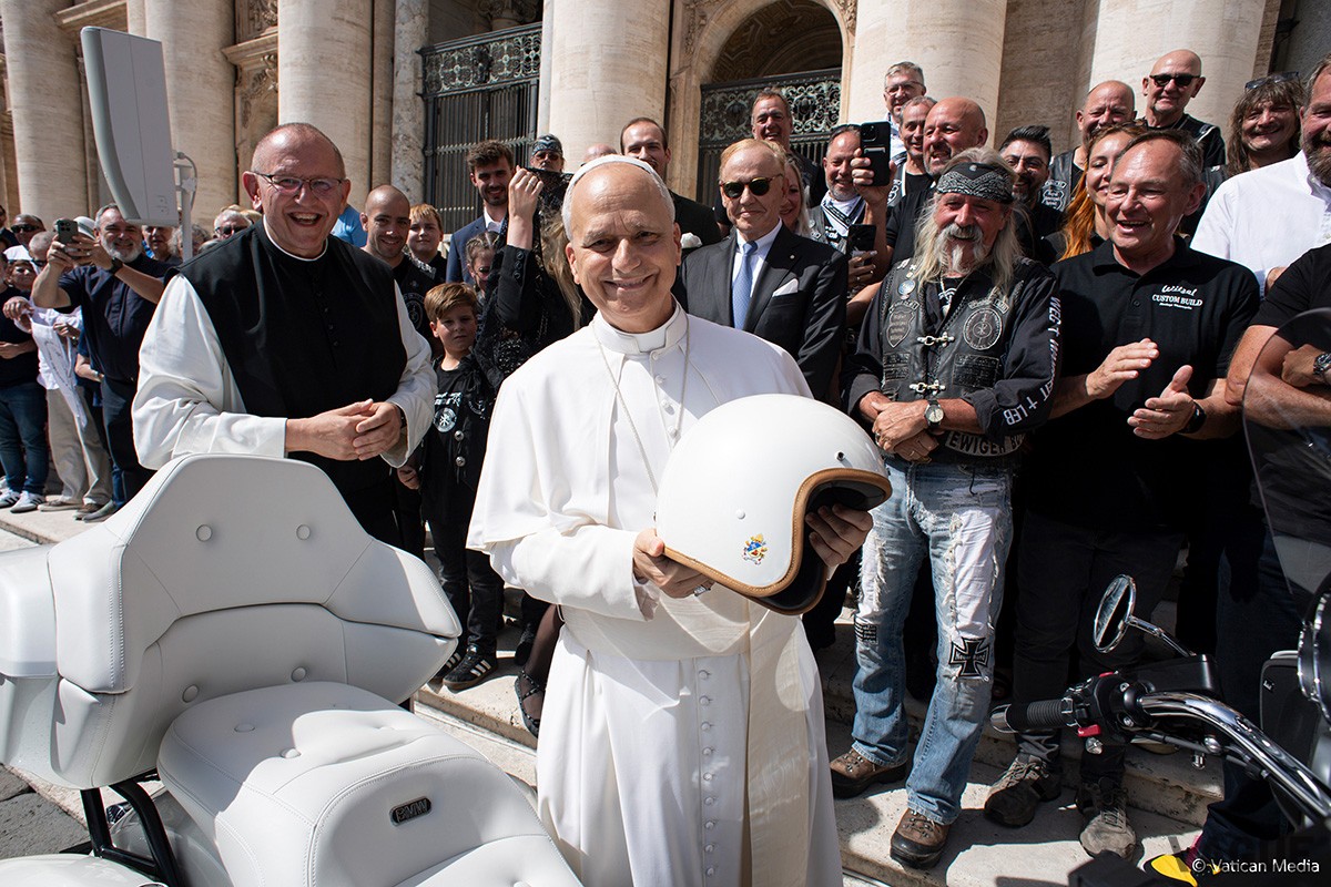 ローマ教皇レオ14世に贈呈された特別仕様のBMWモトラッド「R18トランスコンチネンタル」