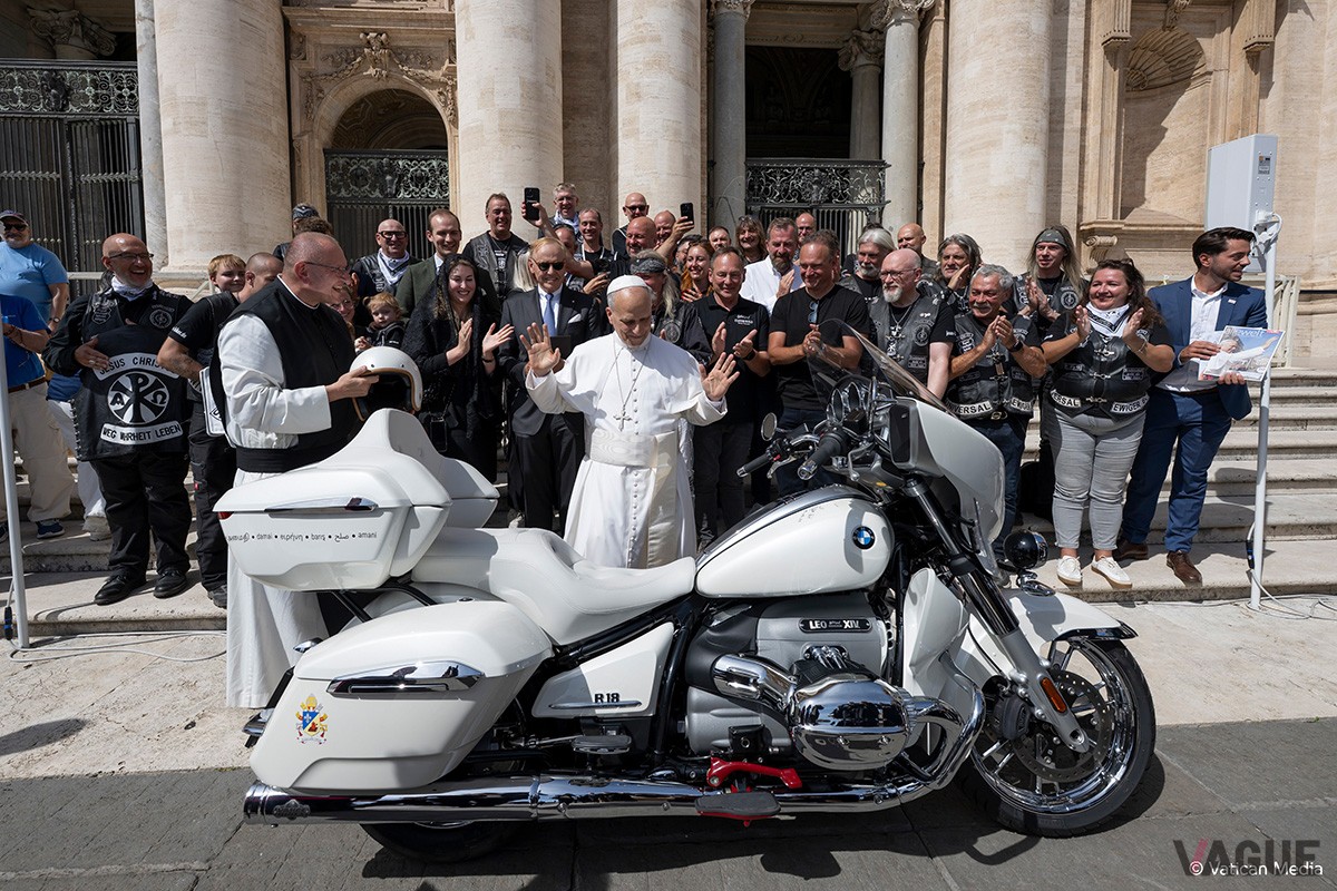 ローマ教皇レオ14世に贈呈された特別仕様のBMWモトラッド「R18トランスコンチネンタル」