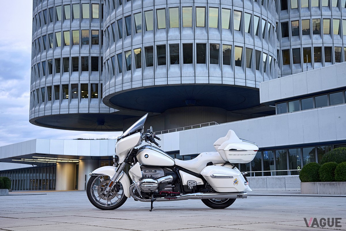 ローマ教皇レオ14世に贈呈された特別仕様のBMWモトラッド「R18トランスコンチネンタル」