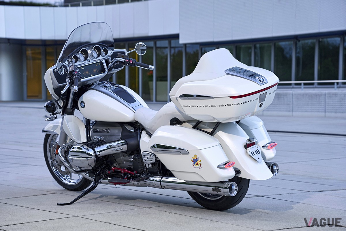 ローマ教皇レオ14世に贈呈された特別仕様のBMWモトラッド「R18トランスコンチネンタル」