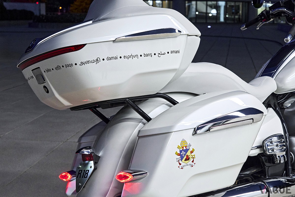 ローマ教皇レオ14世に贈呈された特別仕様のBMWモトラッド「R18トランスコンチネンタル」
