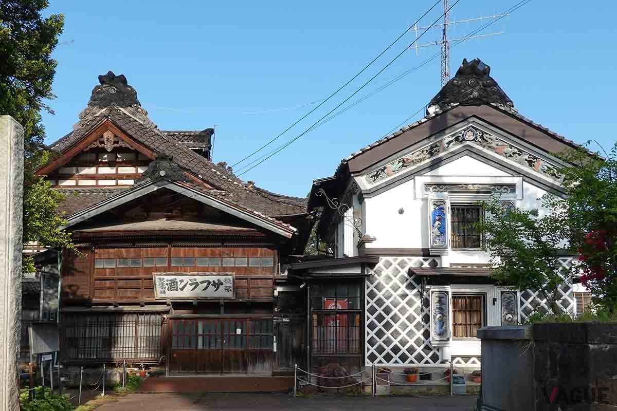 新潟県長岡市にある、古くから酒・味噌・醤油などの醸造が盛んな地域が「摂田屋」だ。土蔵をはじめとした古くからのまちなみが残っている
