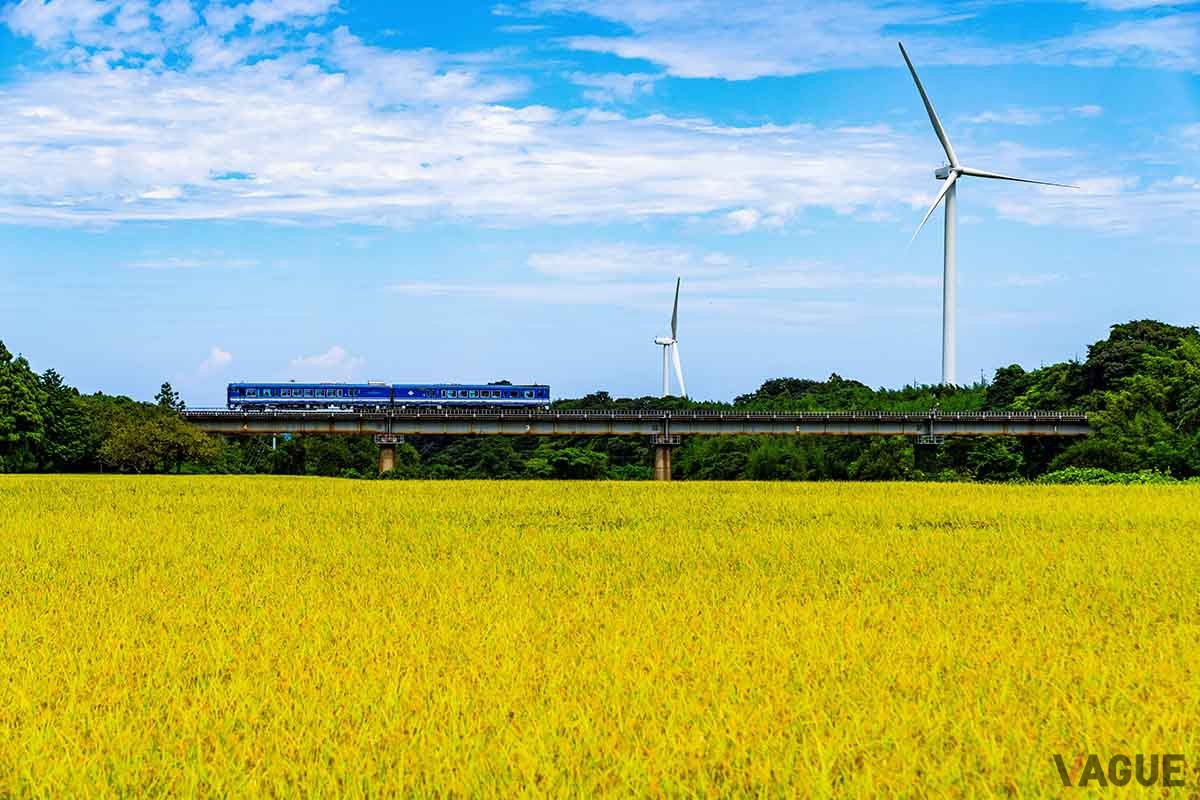 JR西日本の観光列車「あめつち」。10月4・5日の2日間限定で鳥取県の鳥取駅から岡山県の津山駅の因美線を運行する