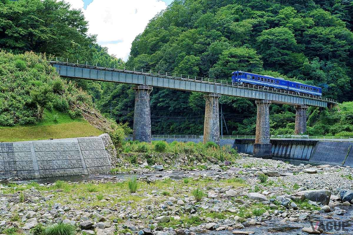 JR西日本の観光列車「あめつち」。10月4・5日の2日間限定で鳥取県の鳥取駅から岡山県の津山駅の因美線を運行する