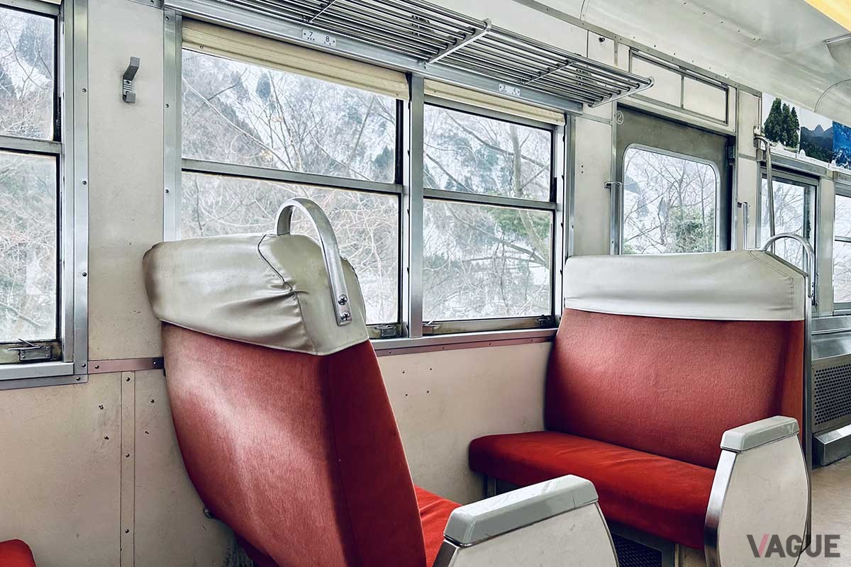 全国のJR線の普通・快速列車の普通車自由席などが乗り放題のJRグループの特別きっぷ「秋の乗り放題パス」が販売中だ