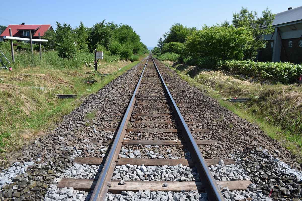 全国のJR線の普通・快速列車の普通車自由席などが乗り放題のJRグループの特別きっぷ「秋の乗り放題パス」が販売中だ