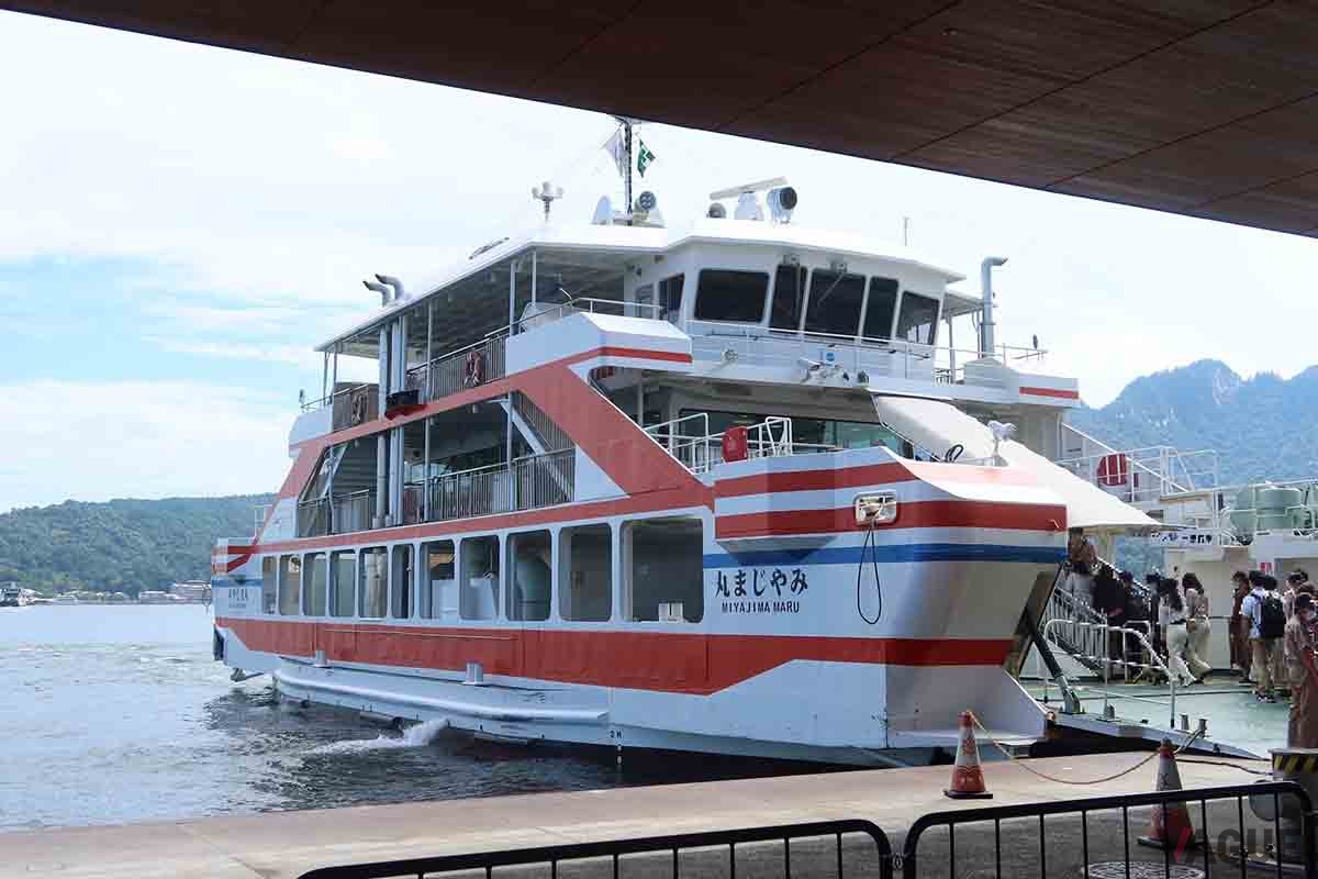 秋の乗り放題パスは、JR西日本が運行する宮島フェリーも対象だ