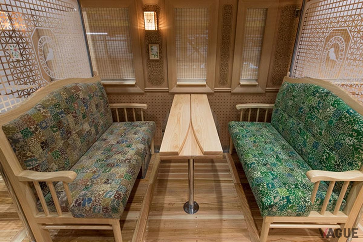JR九州の観光列車「かわせみ やませみ」の車内