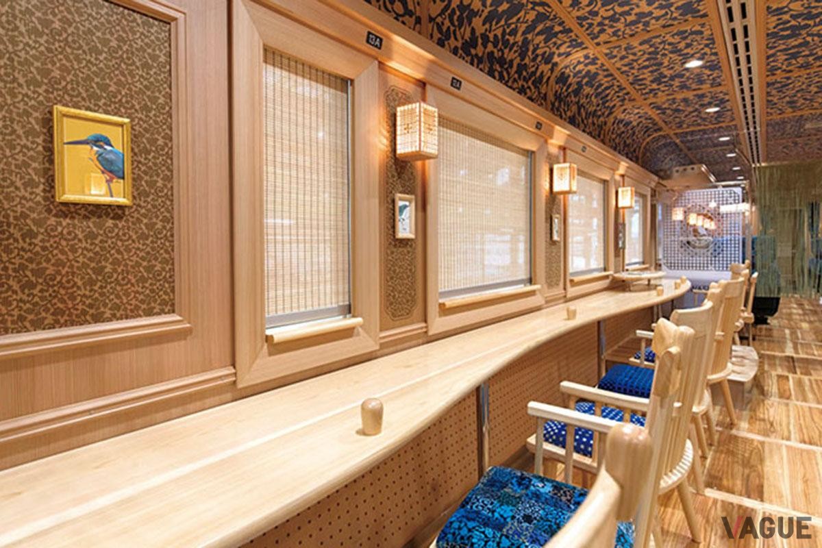 JR九州の観光列車「かわせみ やませみ」の車内