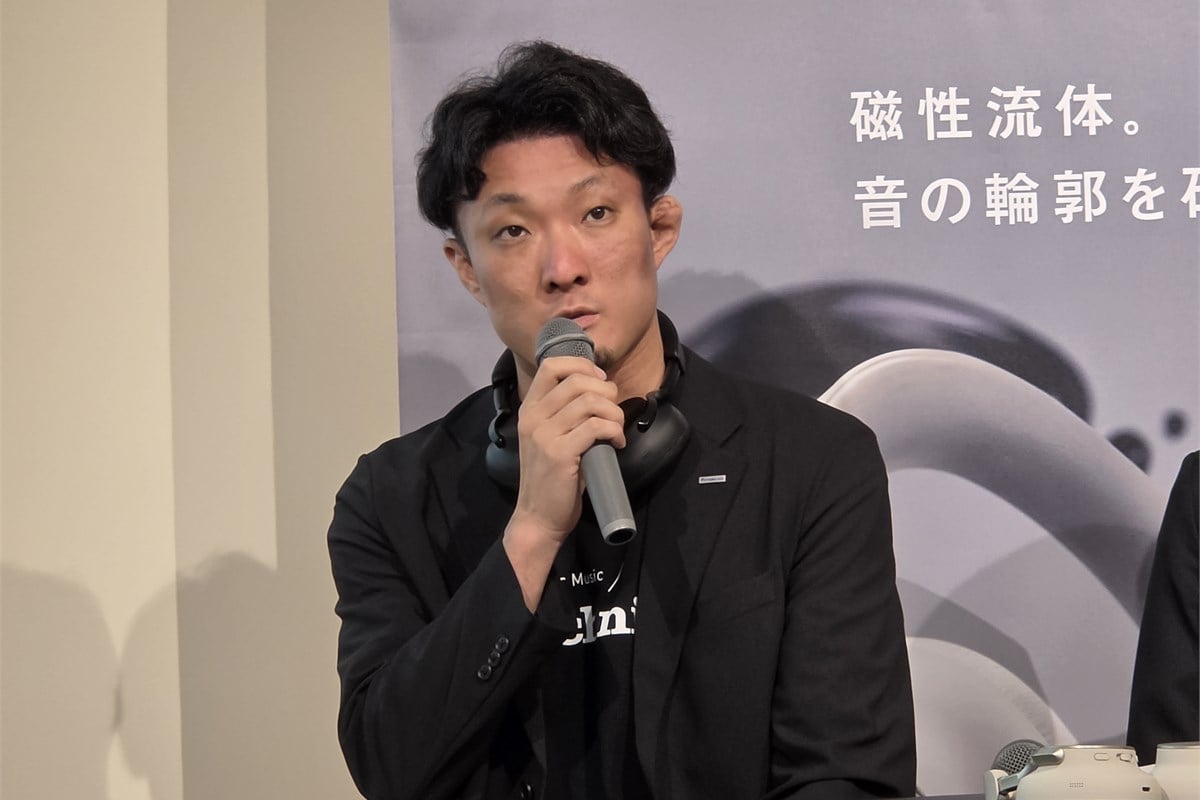 パナソニック コミュニケーションネットワーク事業部 ハード設計部 ハード設計九課の武田 理玖氏。開発の課題が語られたトークセッションでは、低歪み化を確認できても狙った音には届かなかったことや、振動板を安定成形する難しさが紹介された。完成品のスペックからは見えない判断の積み重ねが伝えられた。