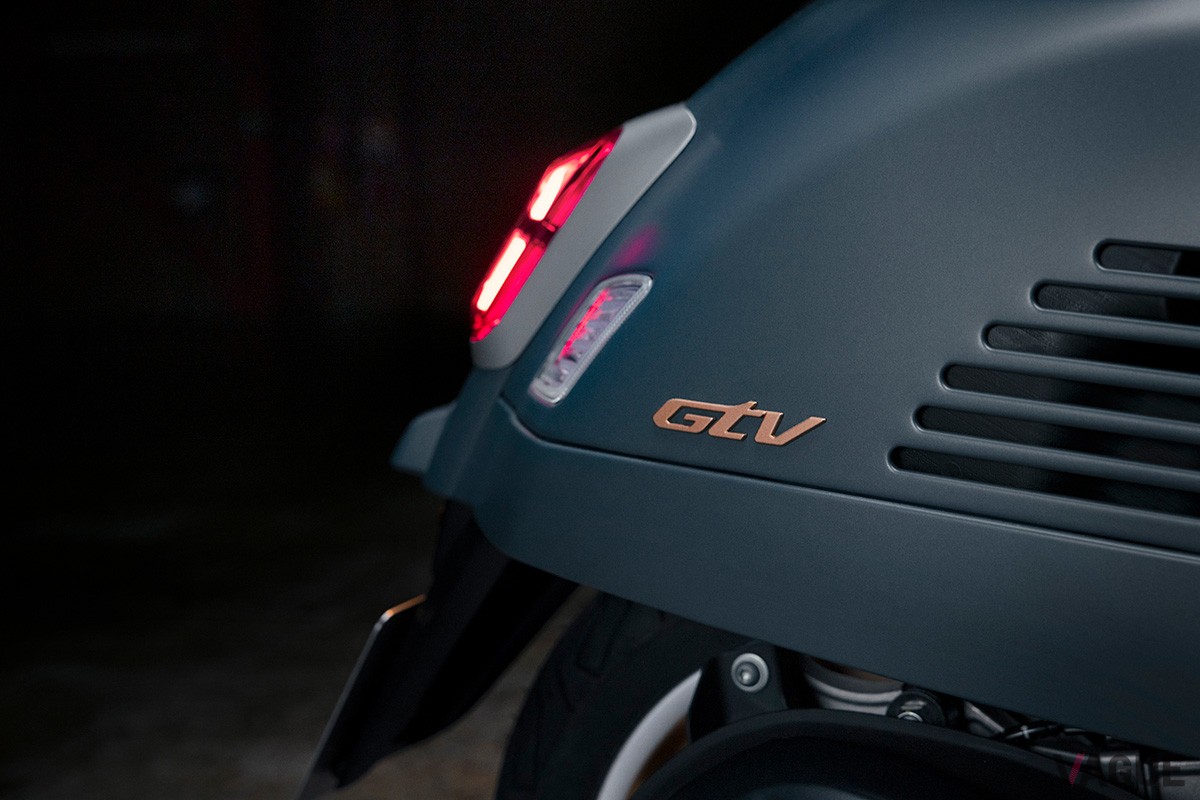 特別仕様車「ベスパ GTV300 OFIICINA 8」