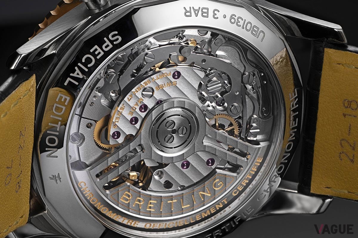 ポリッシュ仕上げのケースバックには限定仕様の証として“SPECIAL EDITION”の刻印を刻む