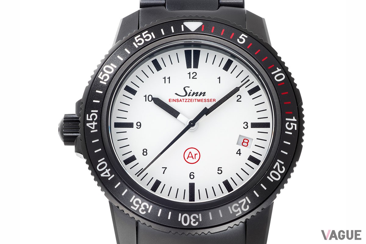 「Sinn EZM 3 S W」（85万8000円 消費税込）。展開は日本とアメリカの二国のみ、日本国内では100本の数量限定となっている