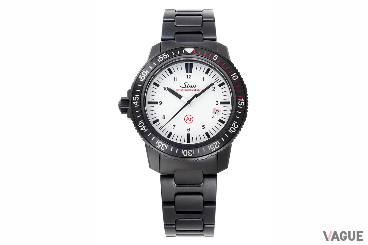 「Sinn EZM 3 S W」（85万8000円 消費税込）。展開は日本とアメリカの二国のみ、日本国内では100本の数量限定となっている
