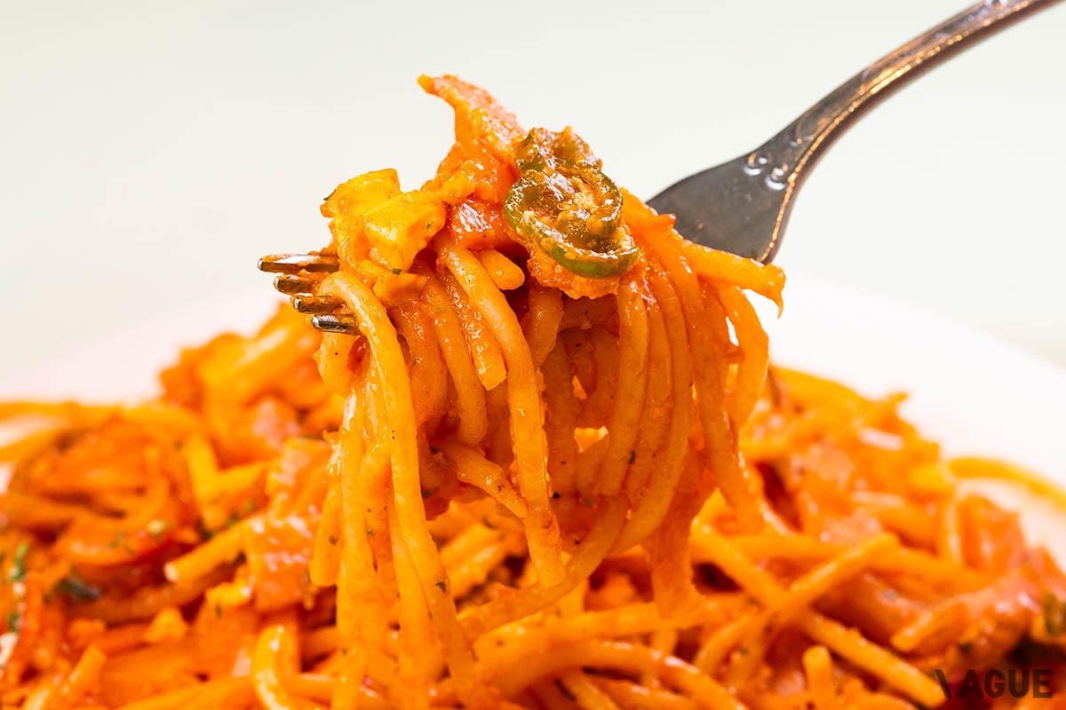 スパゲティはナポリタンの他に、シーフードスパゲティ1200円やスパゲティハンブルグ1400円などがある