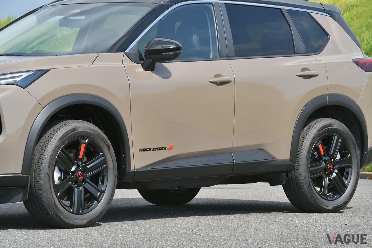 日産「エクストレイル ROCK CREEK e-4ORCE」