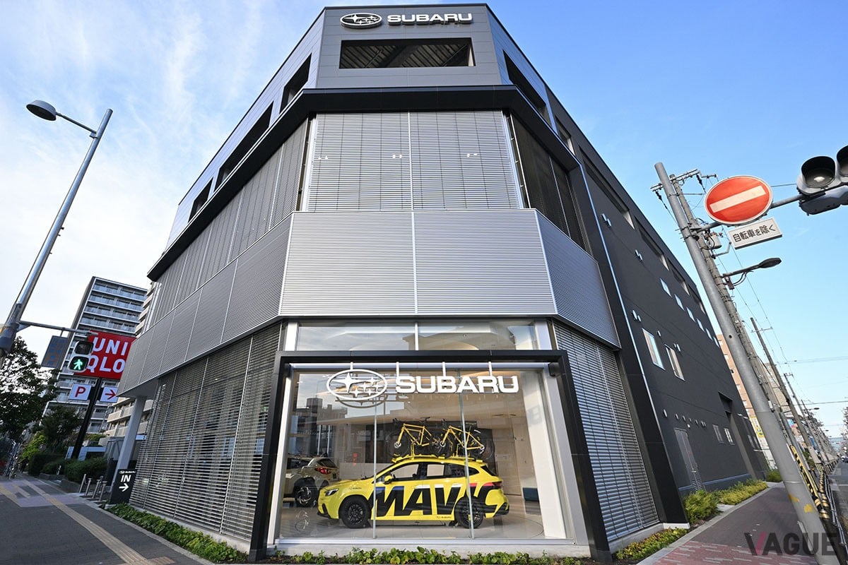 「大阪スバル城東店」は他のディーラーとは異なるデザインや装飾、設備などが取り入れられている