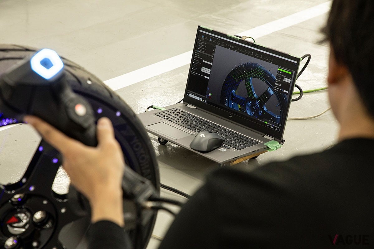 ポリフォニーデジタルの制作チームは「12R」の撮影を実施。スチール＆ムービーの撮影に加え、重要な3Dスキャンや集音などをおこなった