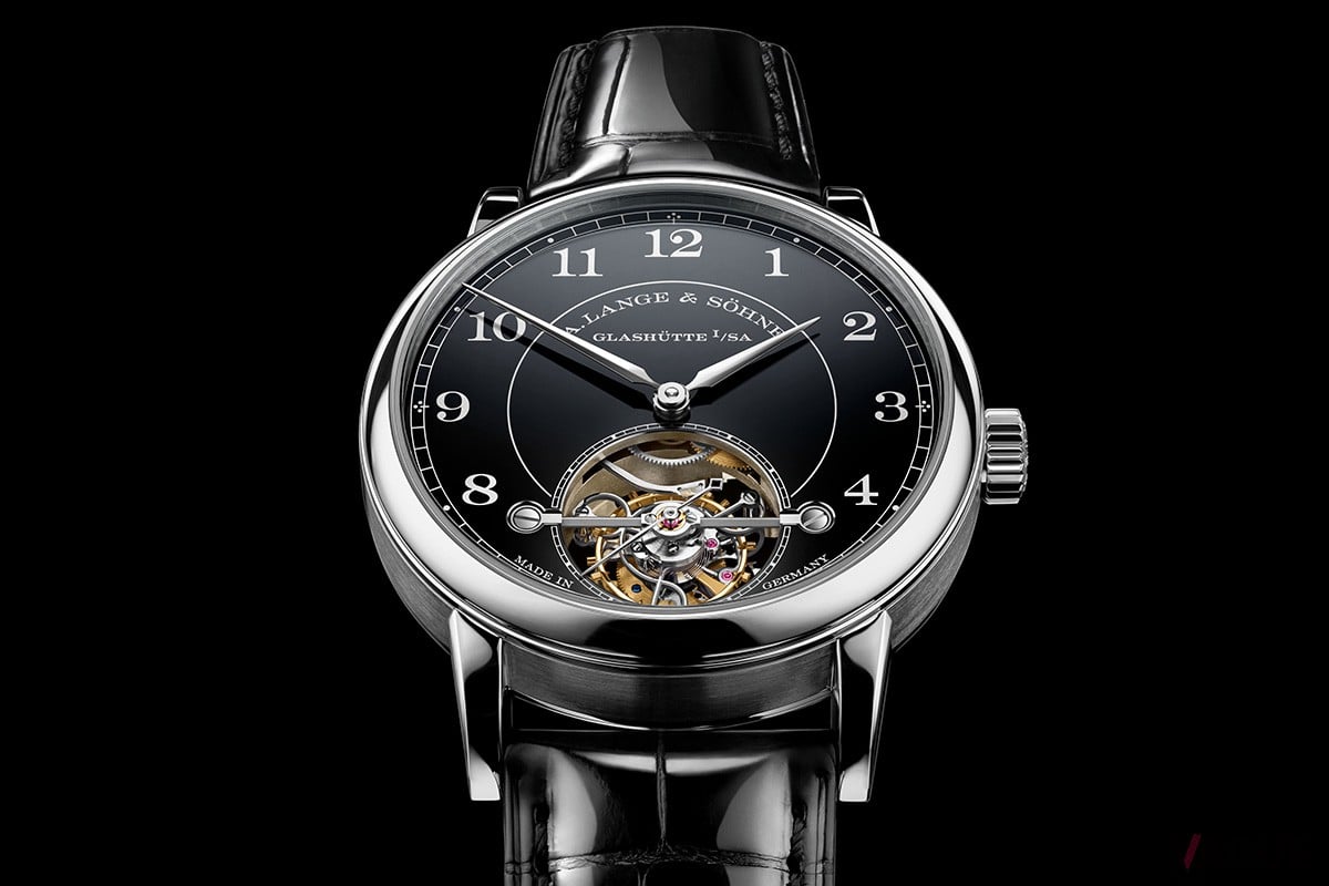 自社製ムーブメントL094.1。ビス留め式ゴールドシャトンや青焼ネジ、ストライプを施した4分の3プレートなど、グラスヒュッテ伝統の意匠の美しさも存分に味わえる