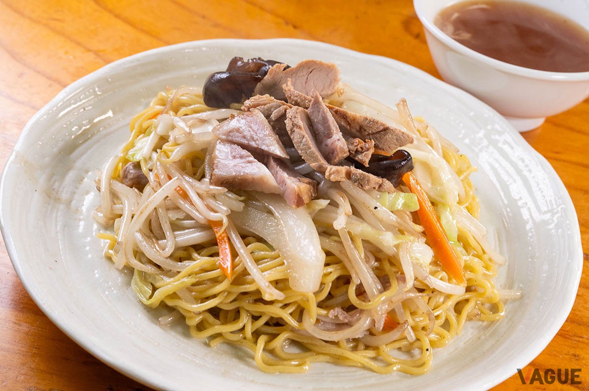 台湾メン900円。スープ付き。＋200円で大盛りに