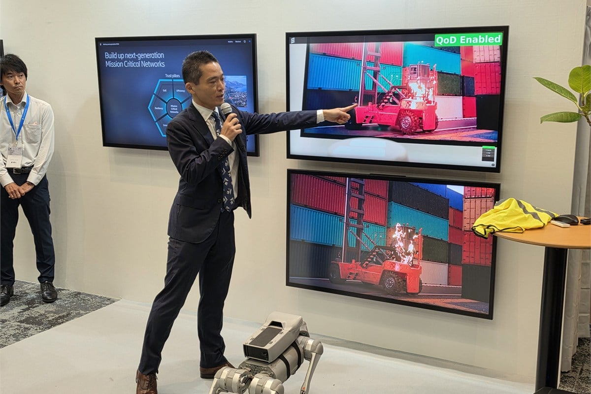 ロボットの映像と通信品質を組み合わせたデモ。異常を検知した際に通信品質を要求し、映像を鮮明にする仕組みを紹介した。AIに現場を任せるだけでなく、人間が状況を確認できるようにすることにも意味がある。