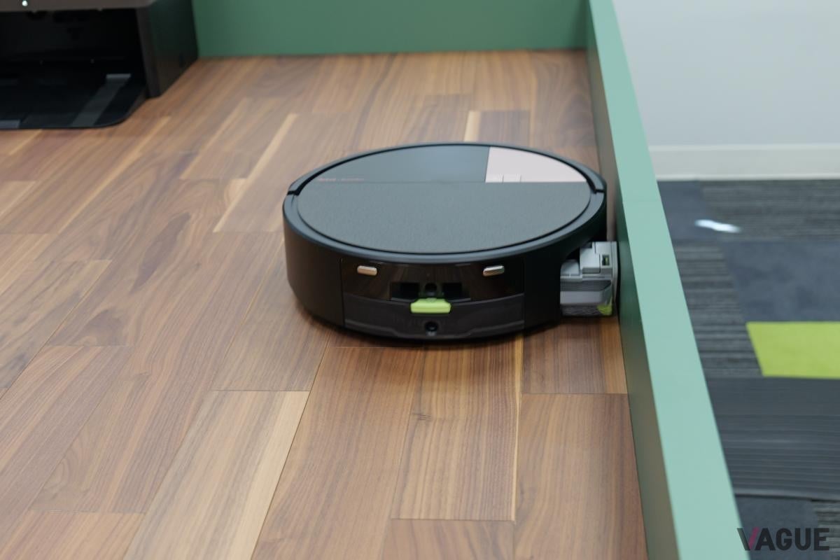 発表会で稼働していた新型ルンバ