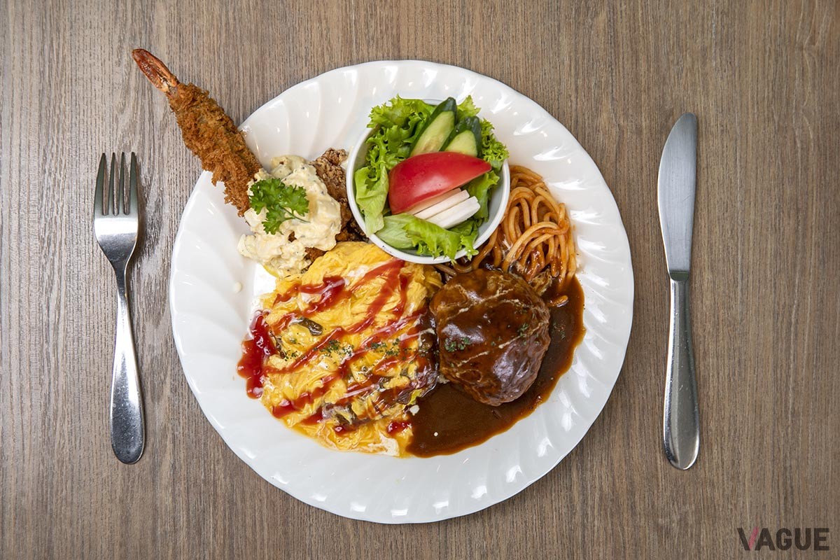 ホームランプレートランチ2680円、ディナー2980円。エビフライと唐揚げにはタルタルがたっぷり！