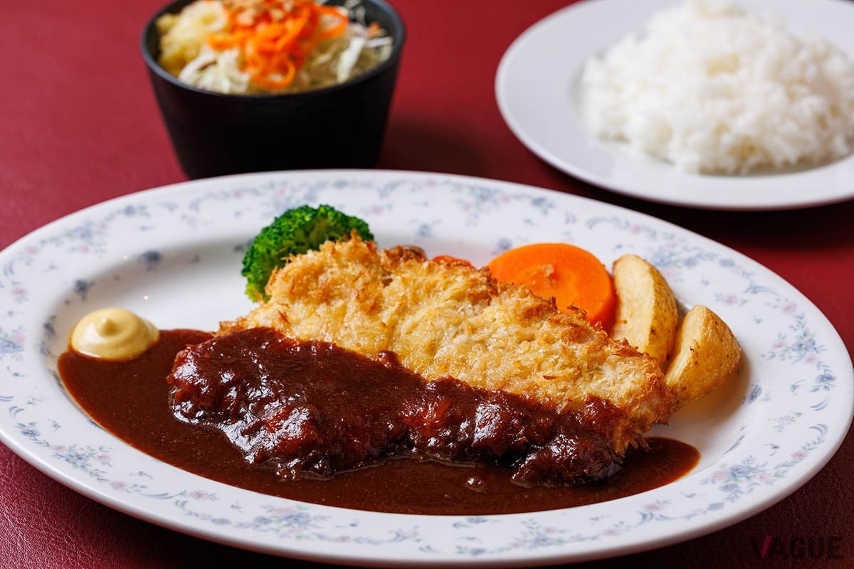 ポークロースカツ1500円。ディジョンマスタードが添えてあるのもオシャレ
