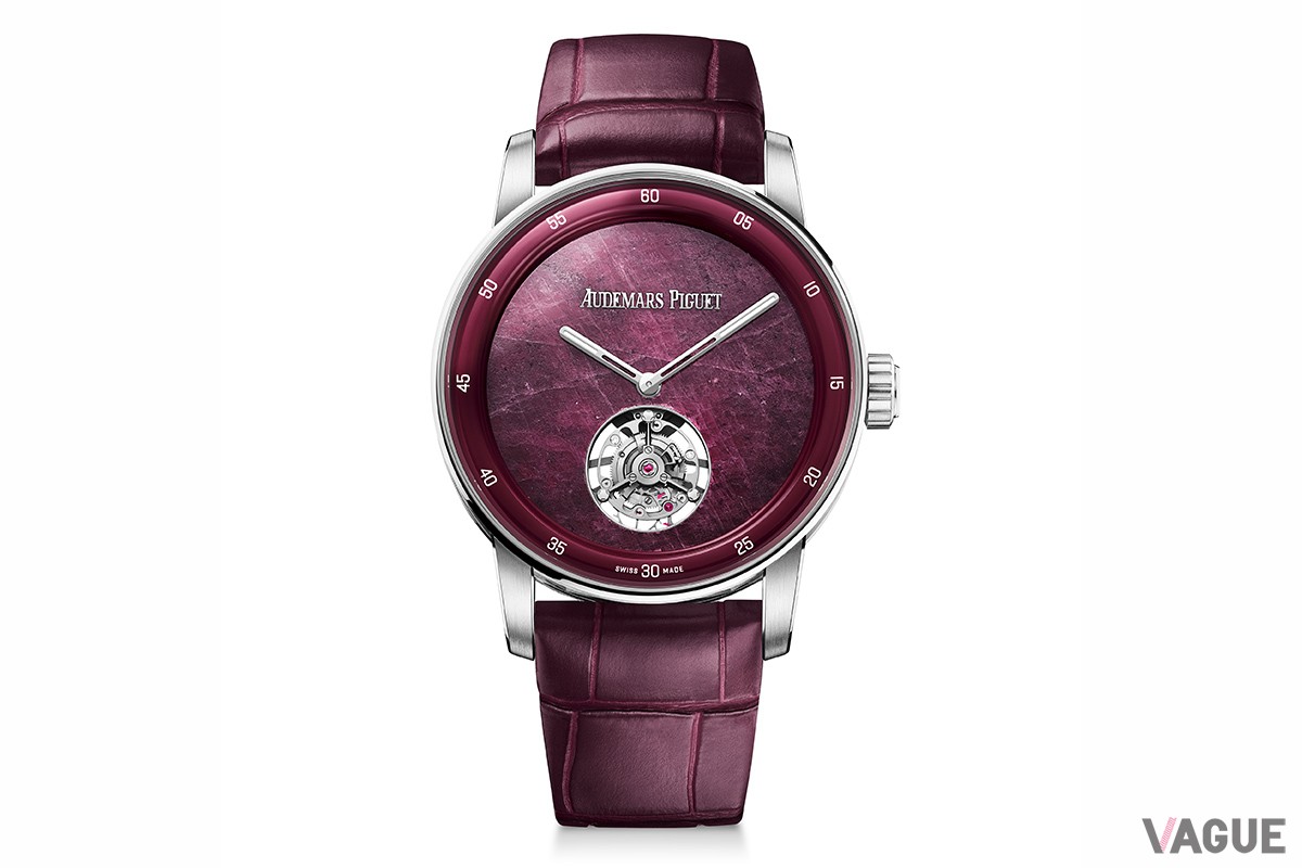 こちらはルビールートのダイヤル＋18Kホワイトゴールド製ケース