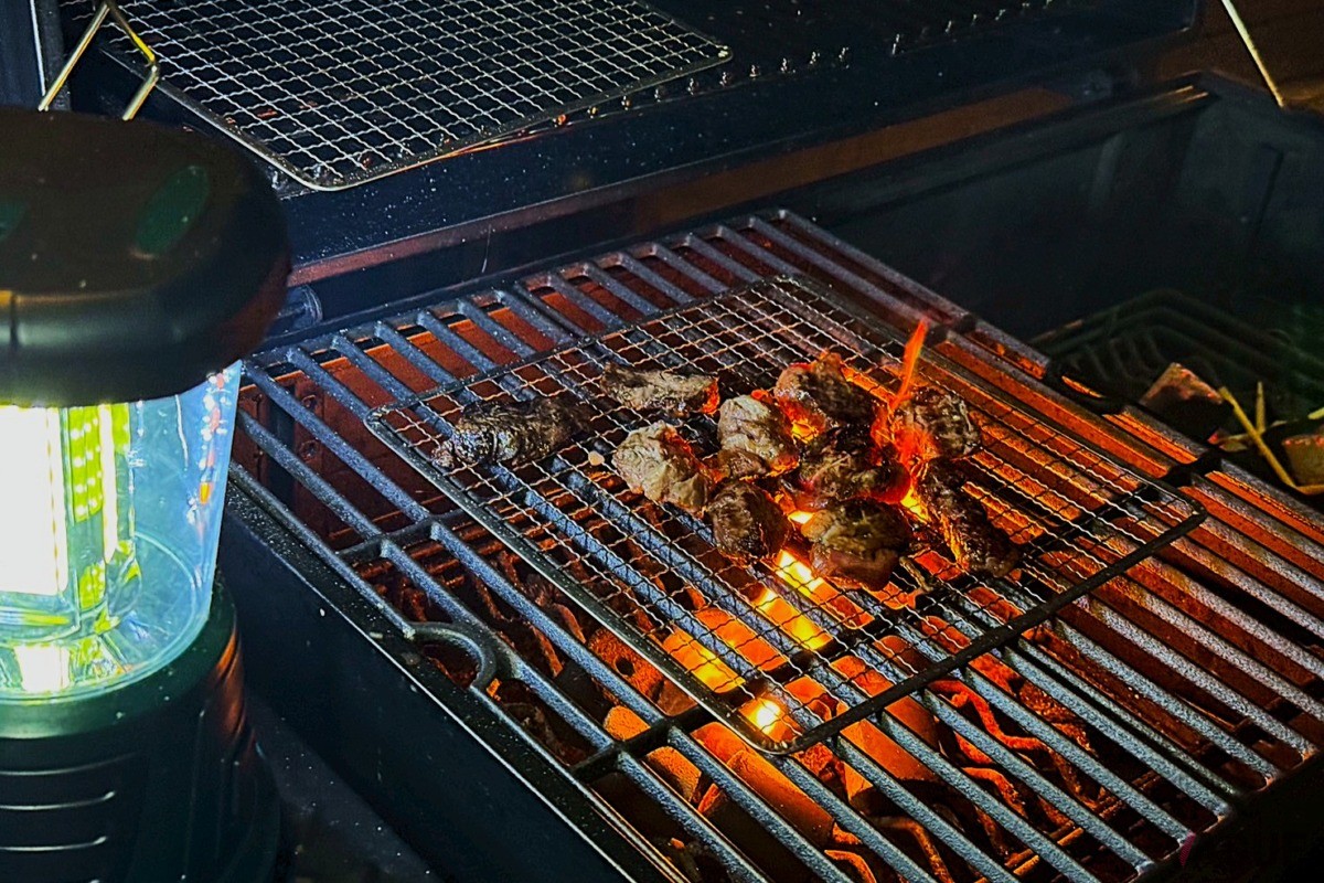 囲炉裏・BBQで家族や仲間とワイワイ楽しむ食事タイム
