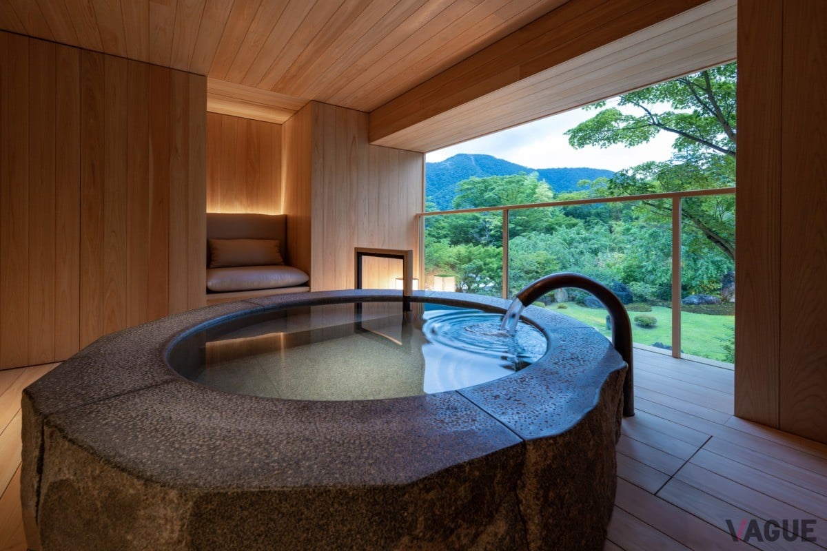 源泉かけ流しの展望石風呂