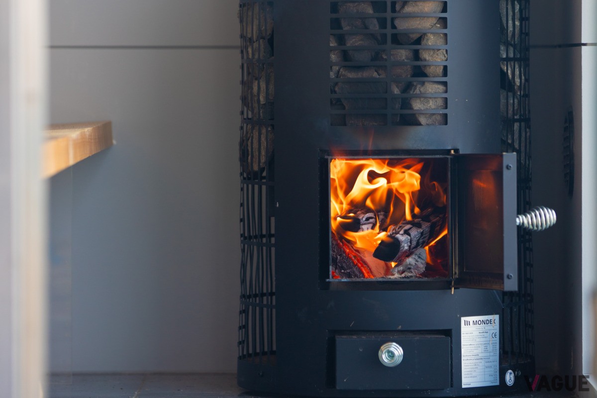 ガスや電気ストーブにはない“生命力を宿した熱”