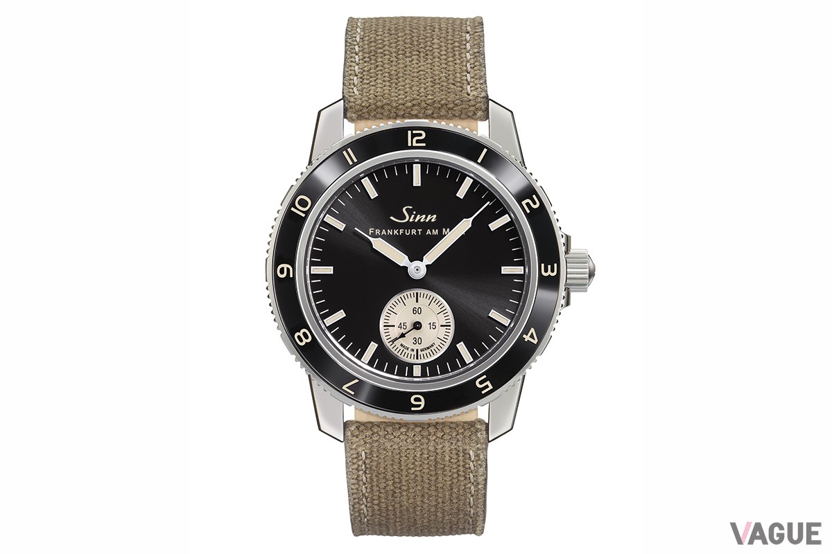 キャンバスレザーストラップはカジュアルなファッションにもふさわしい