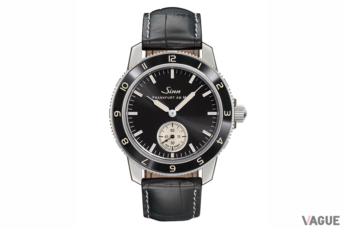 型押しのカウレザーで上品に決めるのもよさそう