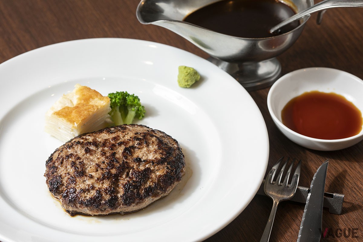 ステーキハンバーグ150g1800円。200gは2400円、350gは4200円。ディナー限定メニュー