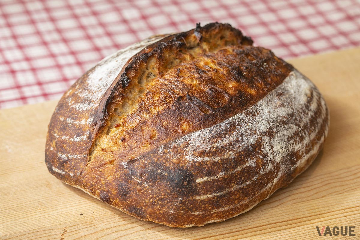 横浜小麦のサワードウ1188円、ハーフ594円