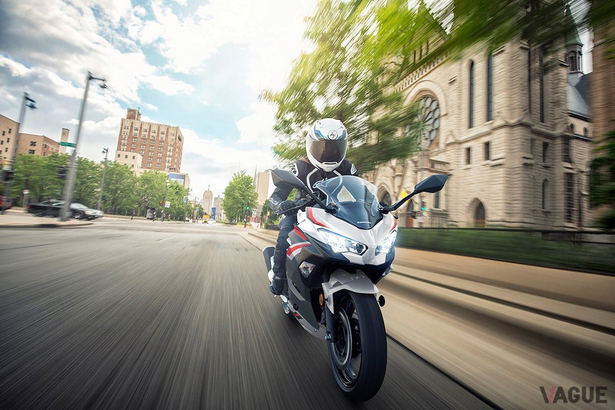 新カラー＆グラフィックを採用したカワサキのフルカウルスポーツバイク「Ninja 400」