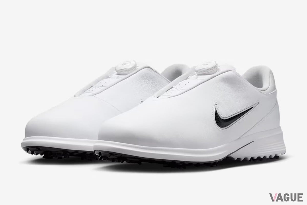 「ナイキ ビクトリー ツアー 4 BOA」に、ホワイトを基調とする上品でスタイリッシュな新色が登場