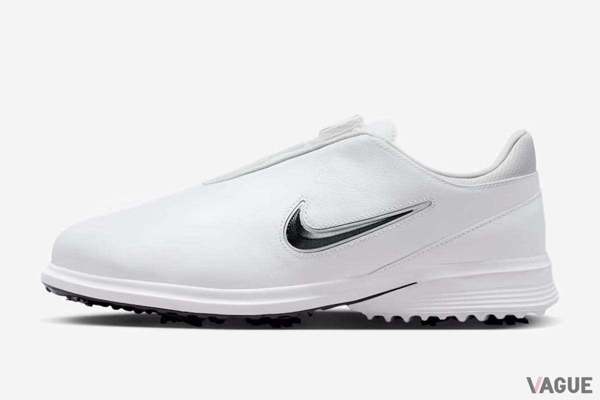 「ナイキ ビクトリー ツアー 4 BOA」に、ホワイトを基調とする上品でスタイリッシュな新色が登場