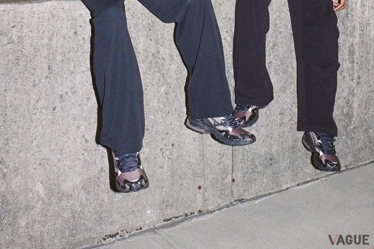 ミズノスポーツスタイルのキーモデルである 「WAVE RIDER 10」 をベースモデルに採用