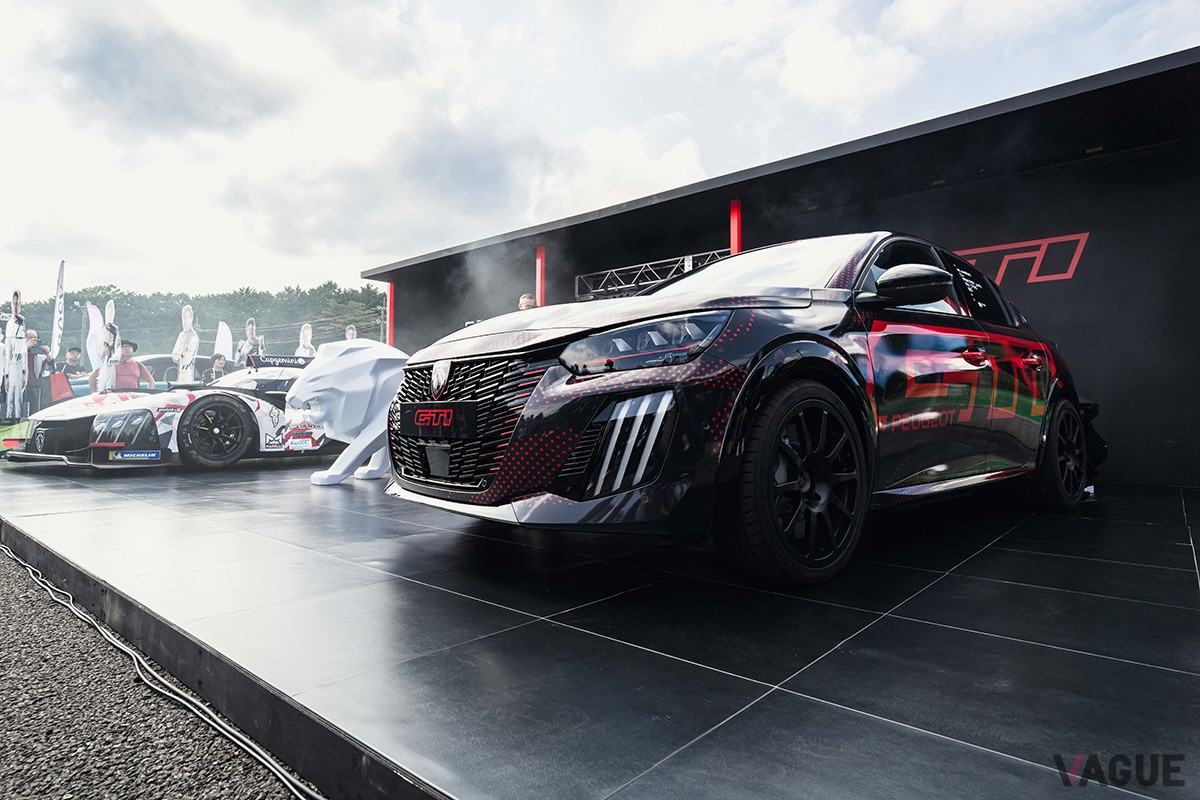 開発中のプジョー「E-208GTi」